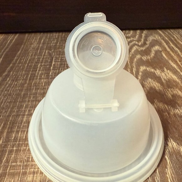 Tupperware Quick Shake Container with Insert - Picture 11 of 16